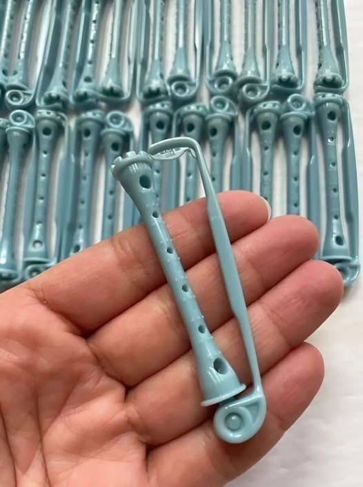 Found These Strange Plastic Pieces in Grandma's Drawer? Here's What They Were Really Used For! 799404680_1077829515179289_2120887487220863814_n (1)