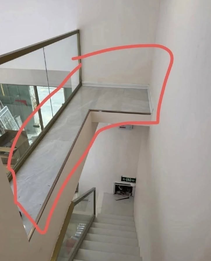What Would You Do With This Awkward Space Above the Stairs? 10 Clever Ideas to Make It Useful 830419240_2366232140822216_2135029084554380014_n